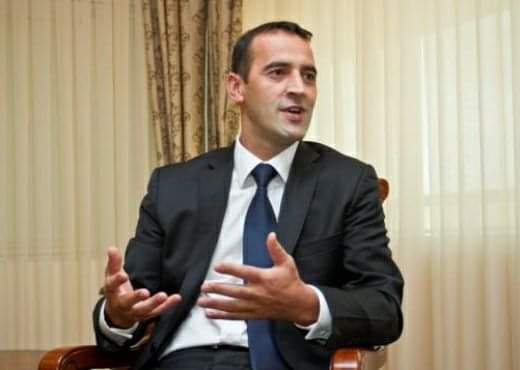 Daut Haradinaj publikon fotografi në Vjenë pas lajmeve se është ndaluar