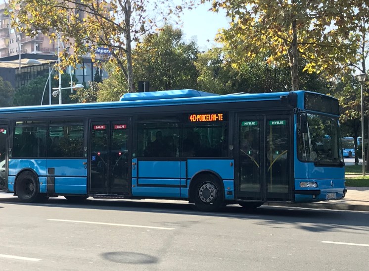 Shoferi i autobusit vozit në gjendje të dehur