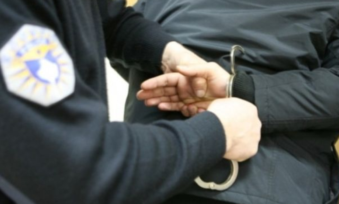Arrestohen tre persona në Lluzhanë të Podujevës, u kapën me mbi 81 kilogramë marihunë
