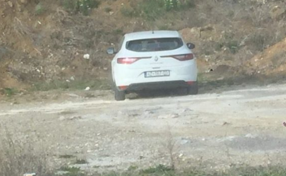 Suspendohet zyrtari i shtetit që bëri seks në veturë zyrtare në mes të rrugës
