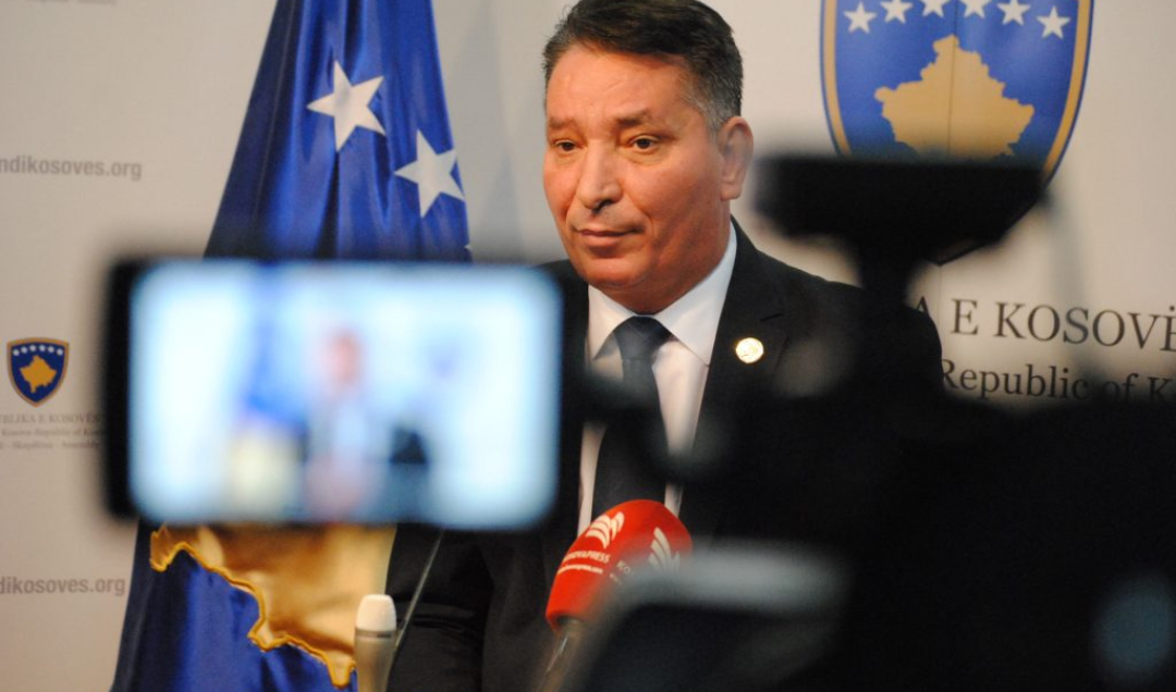 Lekaj ironizon me Mustafën