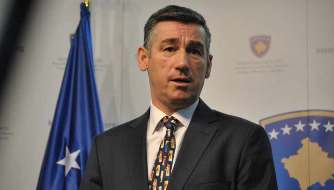 Veseli dorëzon kërkesën për themelimin e Komisionit që heton Listat e Veteranëve