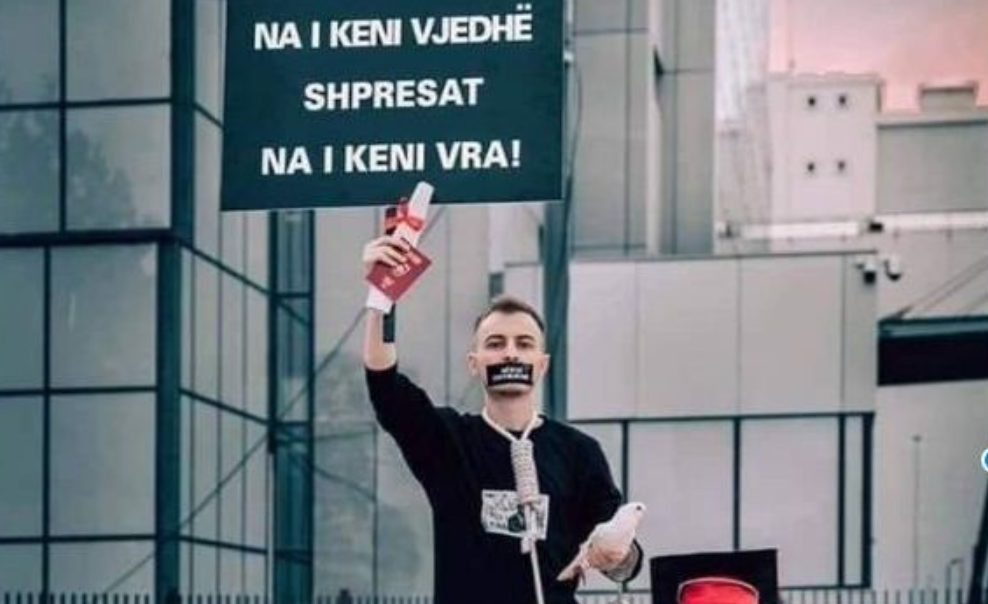 Protestoi me litar para qeverisë, tregon që pas asaj proteste është kërcënuar