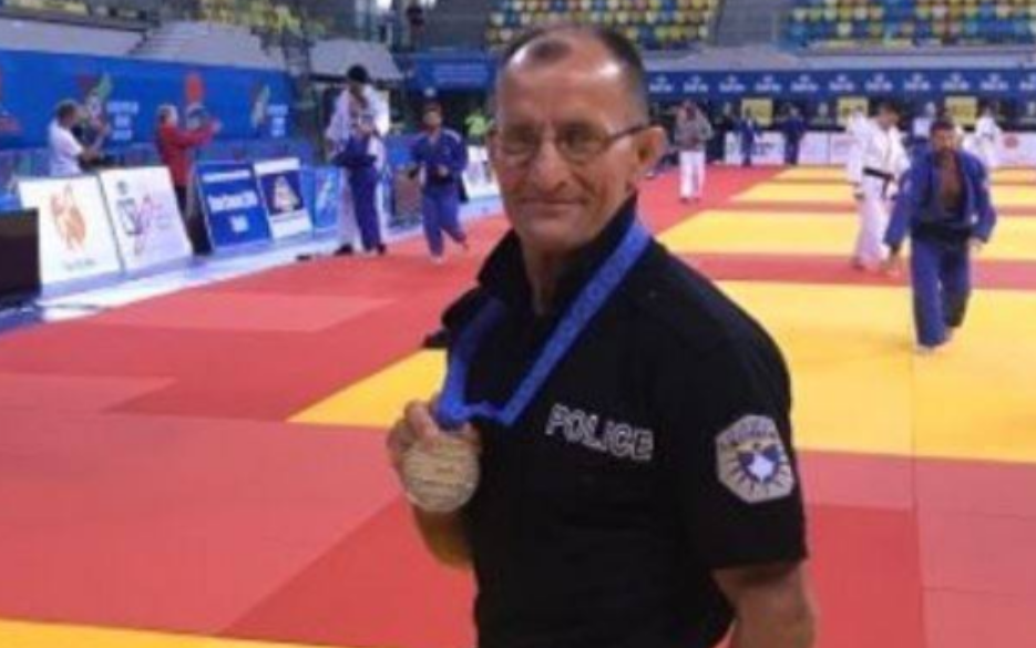 Polici kosovar ngrit në këmbë shikuesit në vendin që s’e njeh Kosovën, ua rrëmben medaljen e artë
