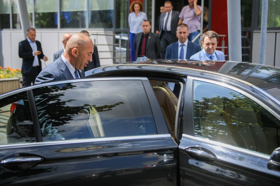 Shtyhet fluturimi i Haradinajt për në Hagë