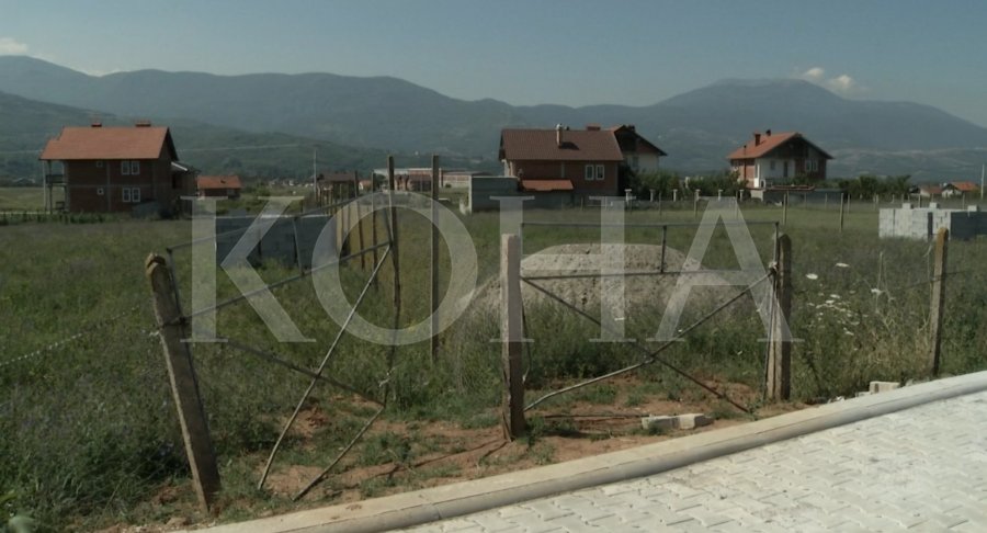 Me polici, familja Agallari kthen 80 ari tokë që e shfrytëzonte familja Krasniqi