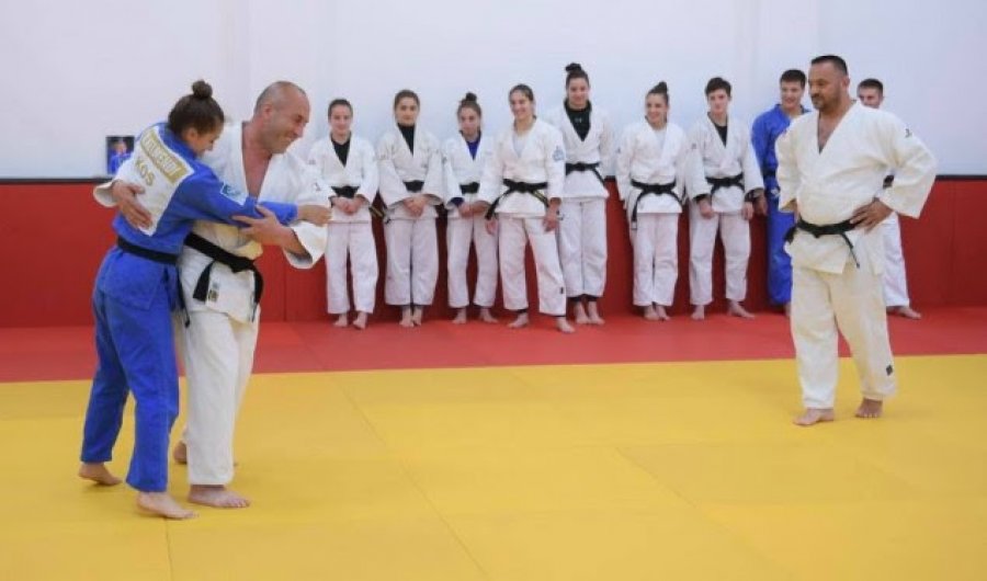 Haradinaj i kthehet “sporteve të rënda”
