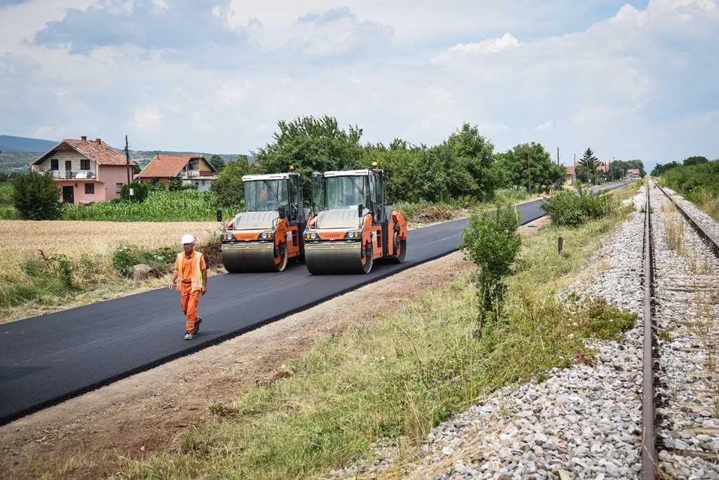 Asfaltohet rruga Obiliq-Plemetin-Prilluzhë