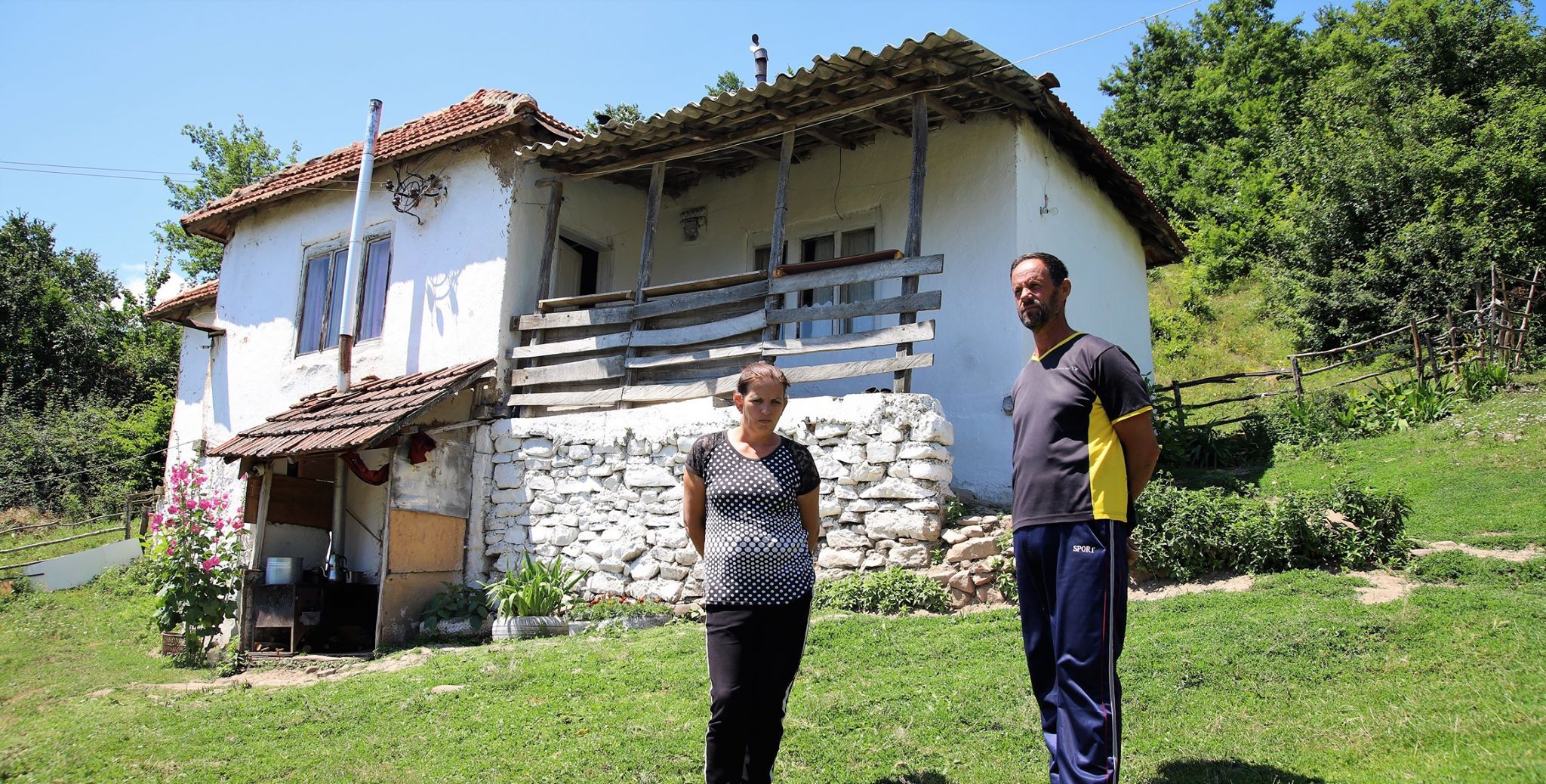 Të jetosh mes frikës nga gjarpërinjtë në shtëpi, familja Bekteshi e harruar nga shteti