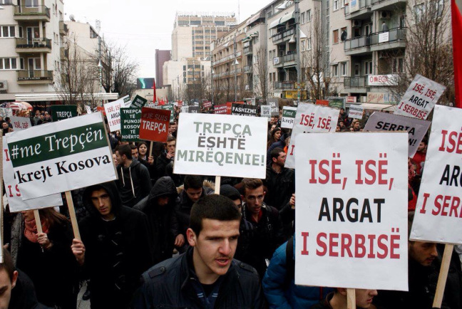 Dikur e quajti ‘argat të Serbisë’, a do të pranojë tani Mustafa të bëhet ‘argat’ i Kurtit?