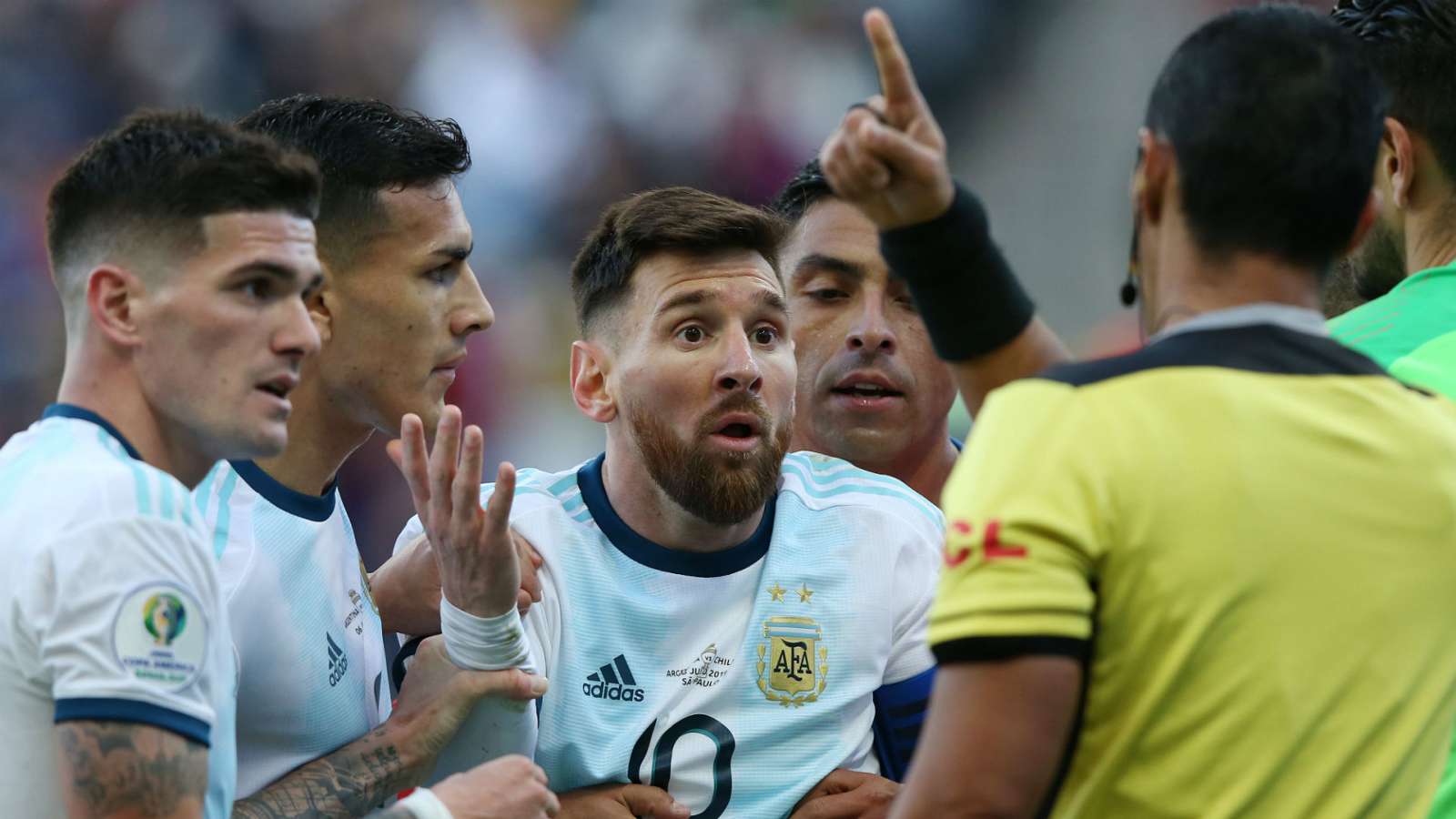 Trajneri i Argjentinës flet për kartonin e kuq të Messit