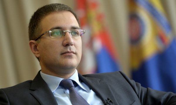 Ngritet padi ndaj ministrit serb i cili diplomoi në shkollën që nuk ekziston