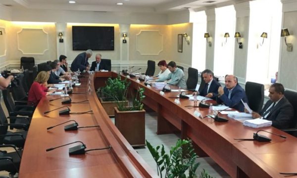 Nis mbledhja e Kryesisë së Kuvendit, LDK e VV e bojkotojnë