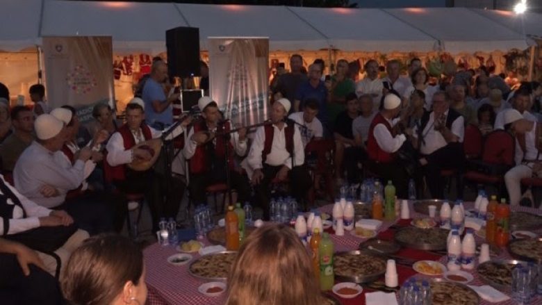 Ministria e Diasporës u shtron Sofrën Tradicionale, mërgimtarët shprehën të zhgënjyer