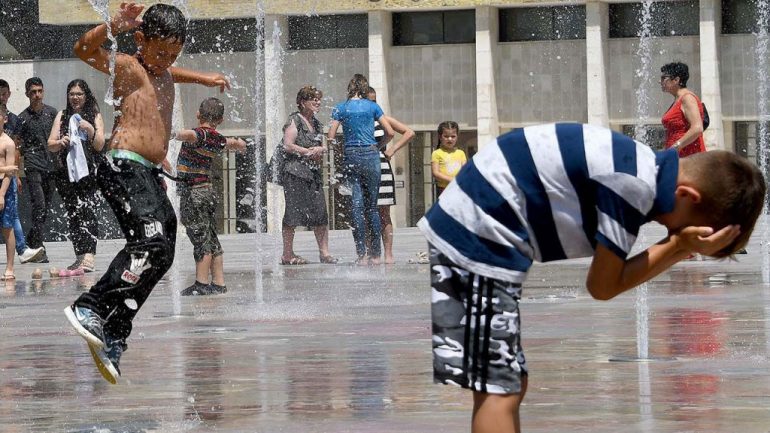 Fëmijët janë të rrezikuar nga temperaturat e larta