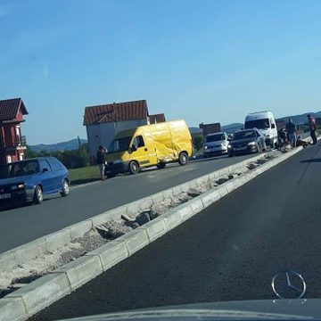 Aksident trafiku në Podujevë, motoçikleta përplaset me furgonin
