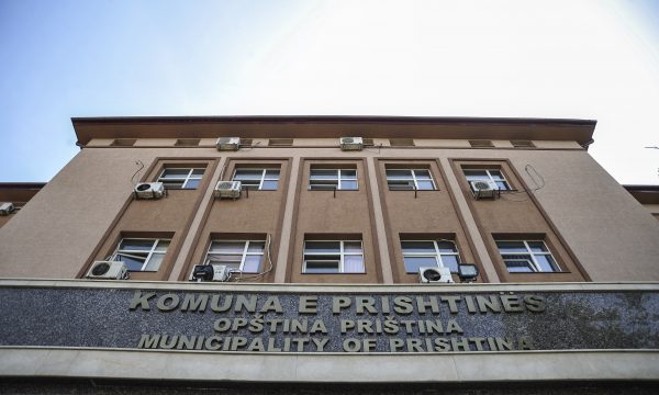 Tre inspektorët e Prishtinës u arrestuan lidhur me shembjen e dheut afër Pallatit të Drejtësisë