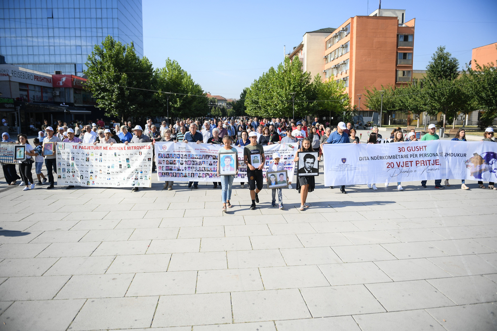 Ecje sensibilizuese në kryeqytet për zbardhjen e fatit të personave të pagjetur