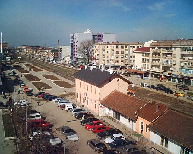 Disa banorë të Ferizajt ankohen se në lagjen e tyre s’është investuar që nga viti 1975