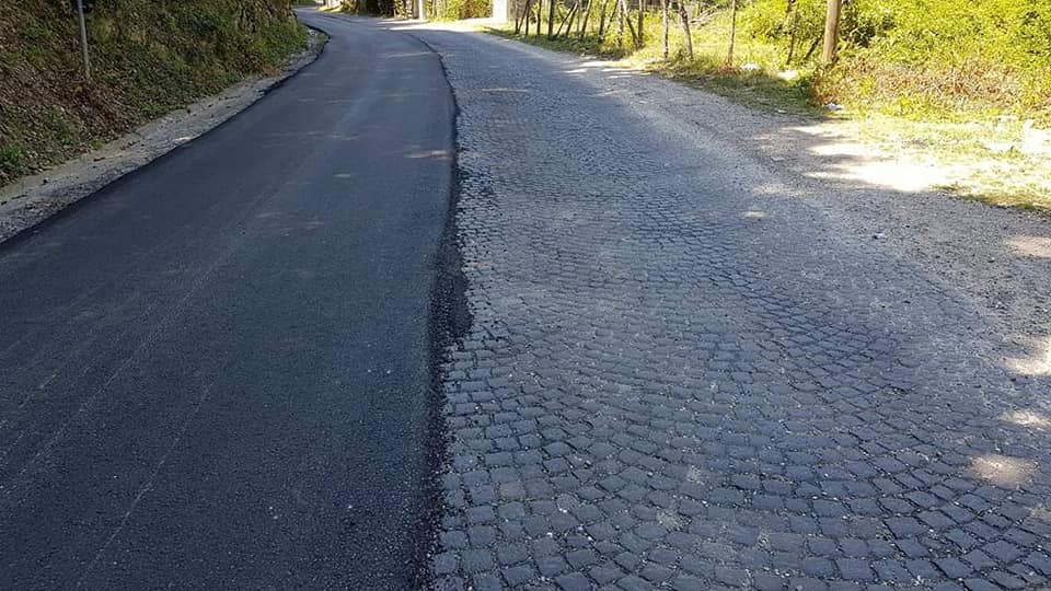 Lekajt mbulon me asfalt kalldrëmin e vjetër 100 vjet, reagojnë qytetarët