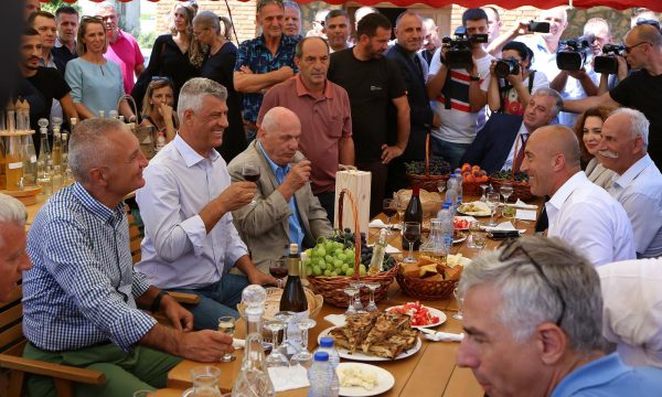 Vera e rrushi i Rahovecit “pajton” Haradinajn me Thaçin