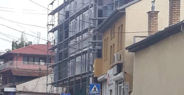 Prishtinë: Tentoi ta plagosë derisa po dilte nga berberi