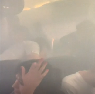 Aeroplani mbushet tym, tmerrohen pasagjerët
