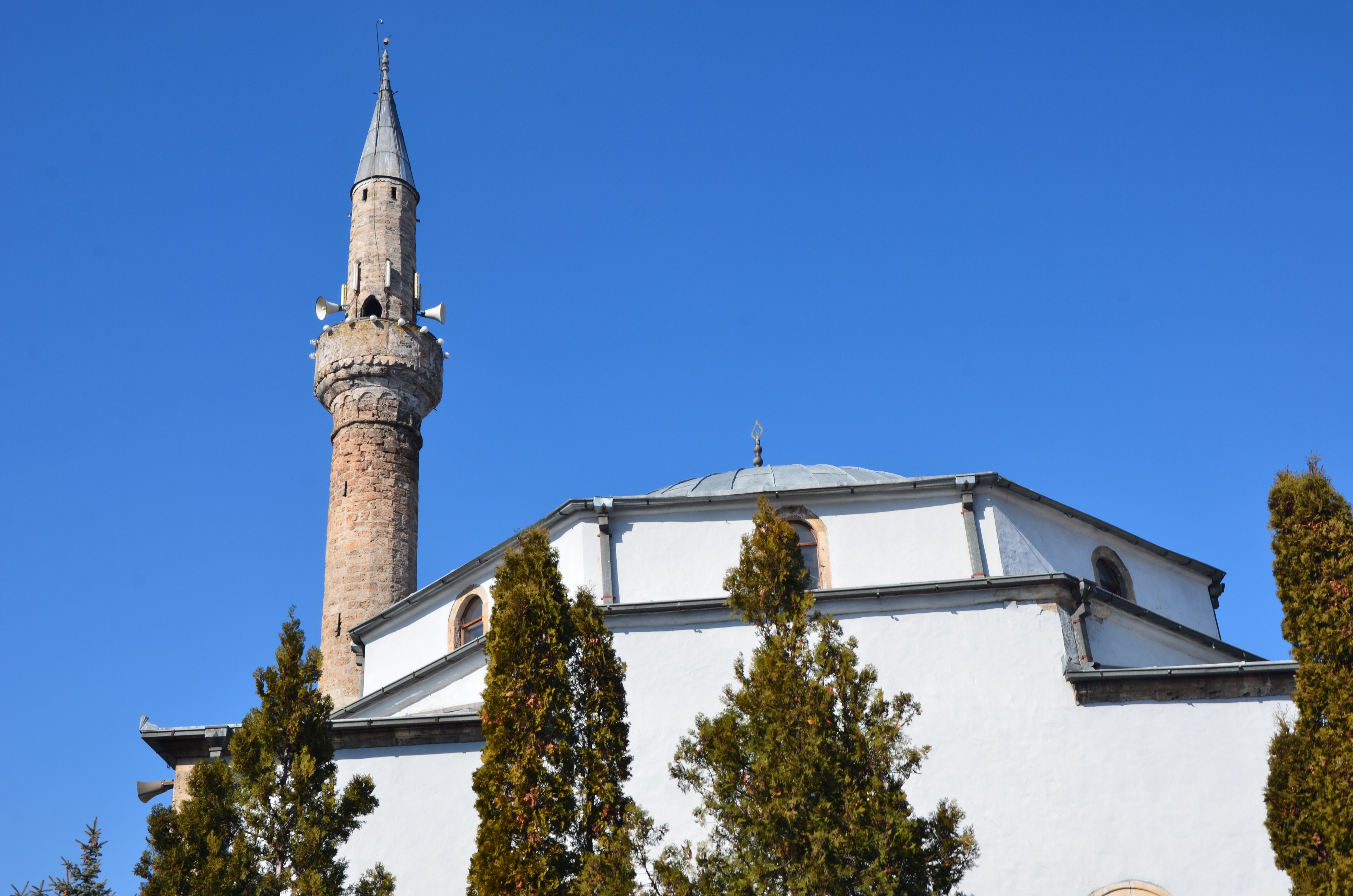 Të shtëna në një xhami në Oslo, ka edhe të plagosur