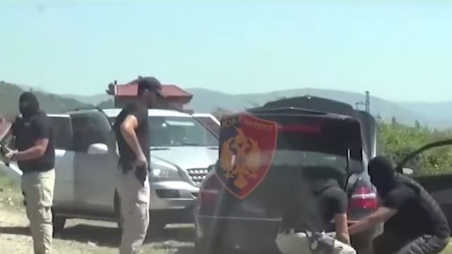 Ky është kosovari që u arrestua në Elbasan për trafikim armësh nga Serbia