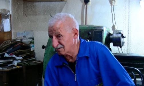 Kosovari kërkon makineritë e vjedhura nga serbët