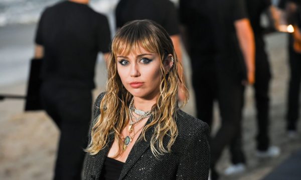 Miley Cyrus ndanë 25 mijë euro për bamirësi në Kosovë