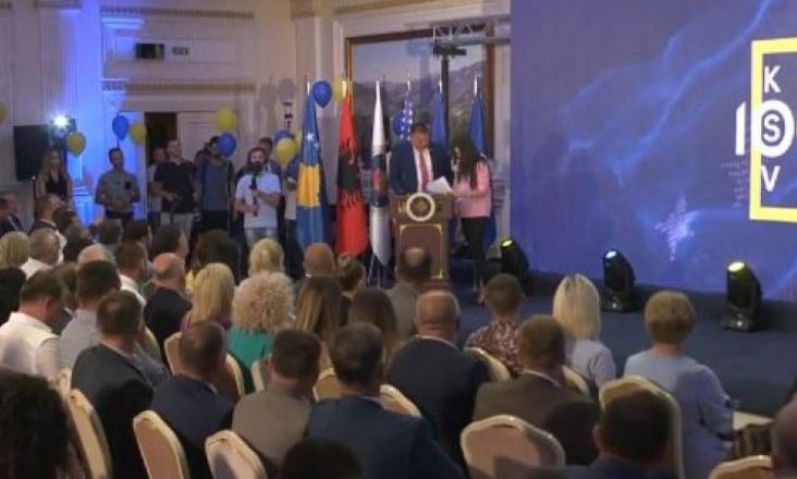 Prezantusja e AAK-së detyrohet të largohet nga skena, nuk ishte në gjendje të mirë