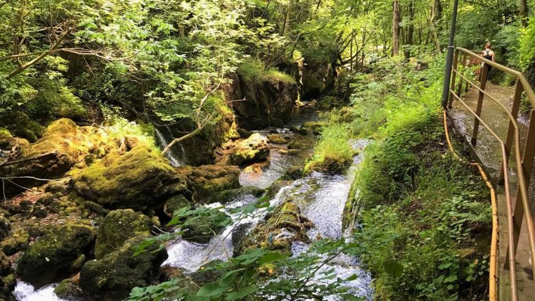Kosnett: Ka shumë vende për t’i vizituar në Kosovën e bukur