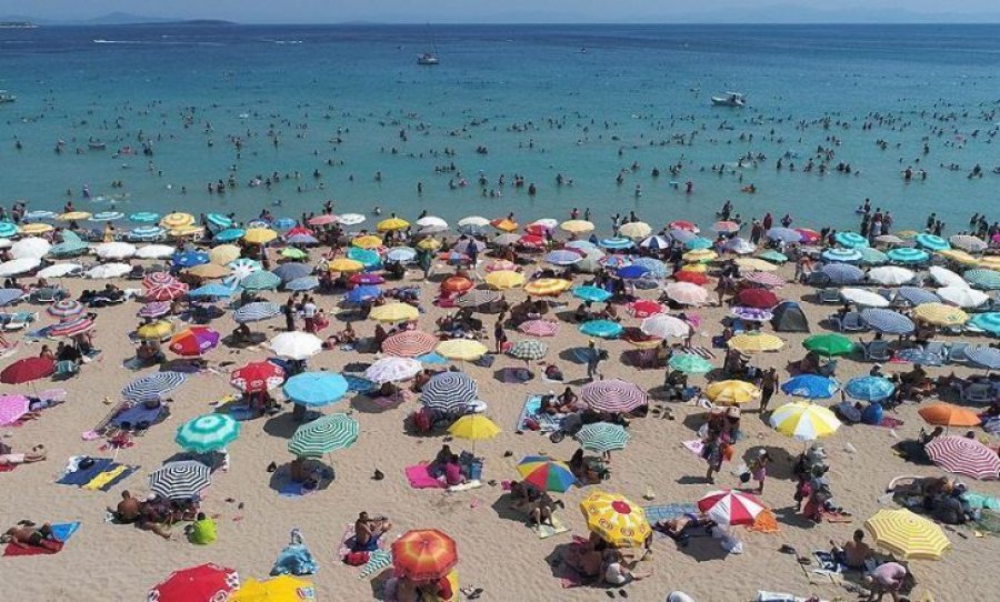 Kosovarët kanë vendosur të kalojnë festën e Bajramit në plazhet shqiptare