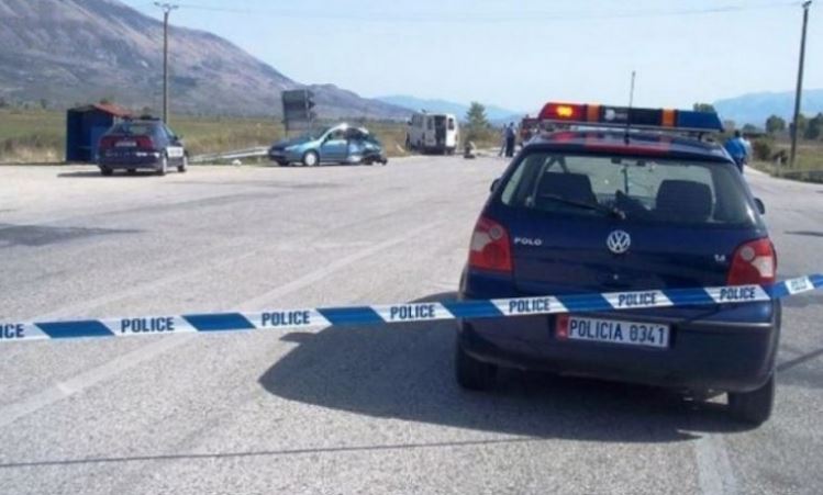 Po kalonte anën tjetër të rrugës përmes autostradës, vdes 54 vjeçarja