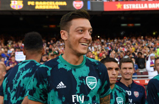 Ozil befason me skuadrën e re