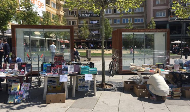 Shitësit ambulantë mbushin sheshet e Prishtinës