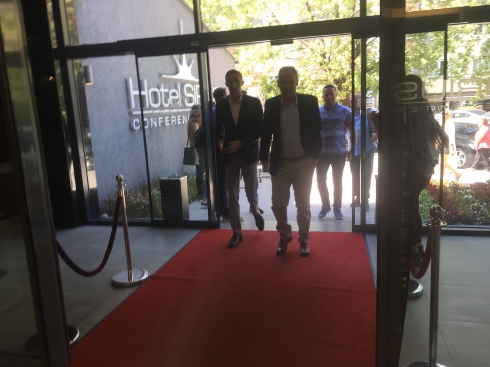 Limaj e Shala e takojnë Isa Mustafën