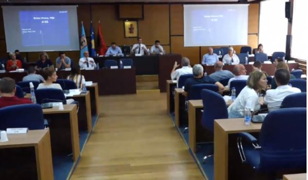 Përplasje në Komunë të Prishtinës: Gashi i LDK-së – asamblistit të VV-së: Mos ma përmend emrin se të fshij