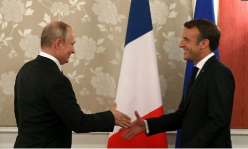 Macron ia përmend dhunën kundër protestuesve në Rusi, ja si ia kthen Putin