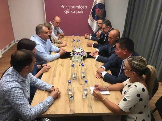 PSD dhe AAK nënshkruajnë marrëveshjen për koalicion