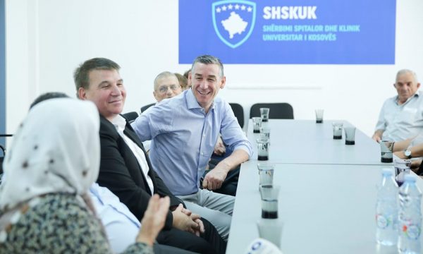 Ulaj i reagon PDK-së për fushatën në QKUK: Mos abuzoni me pacientët
