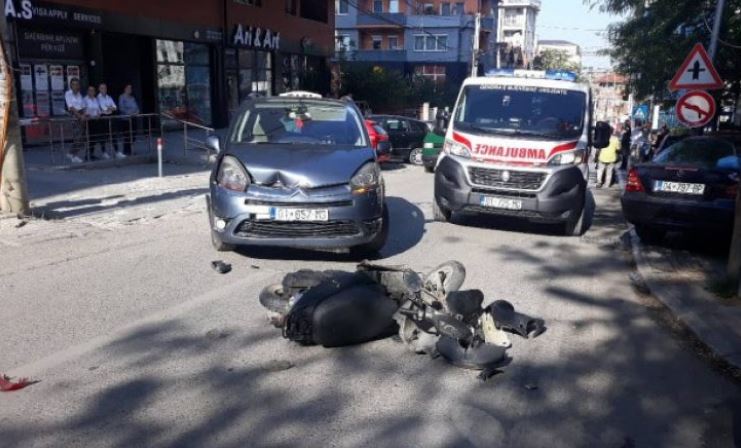 Dy persona të lënduar nga aksidenti te parku i qytetit