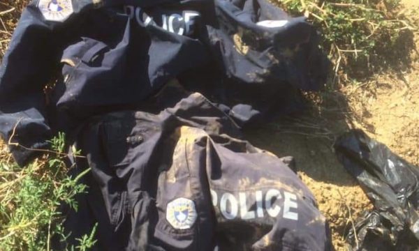 Uniforma e Policisë së Kosovës hidhet në mbeturina