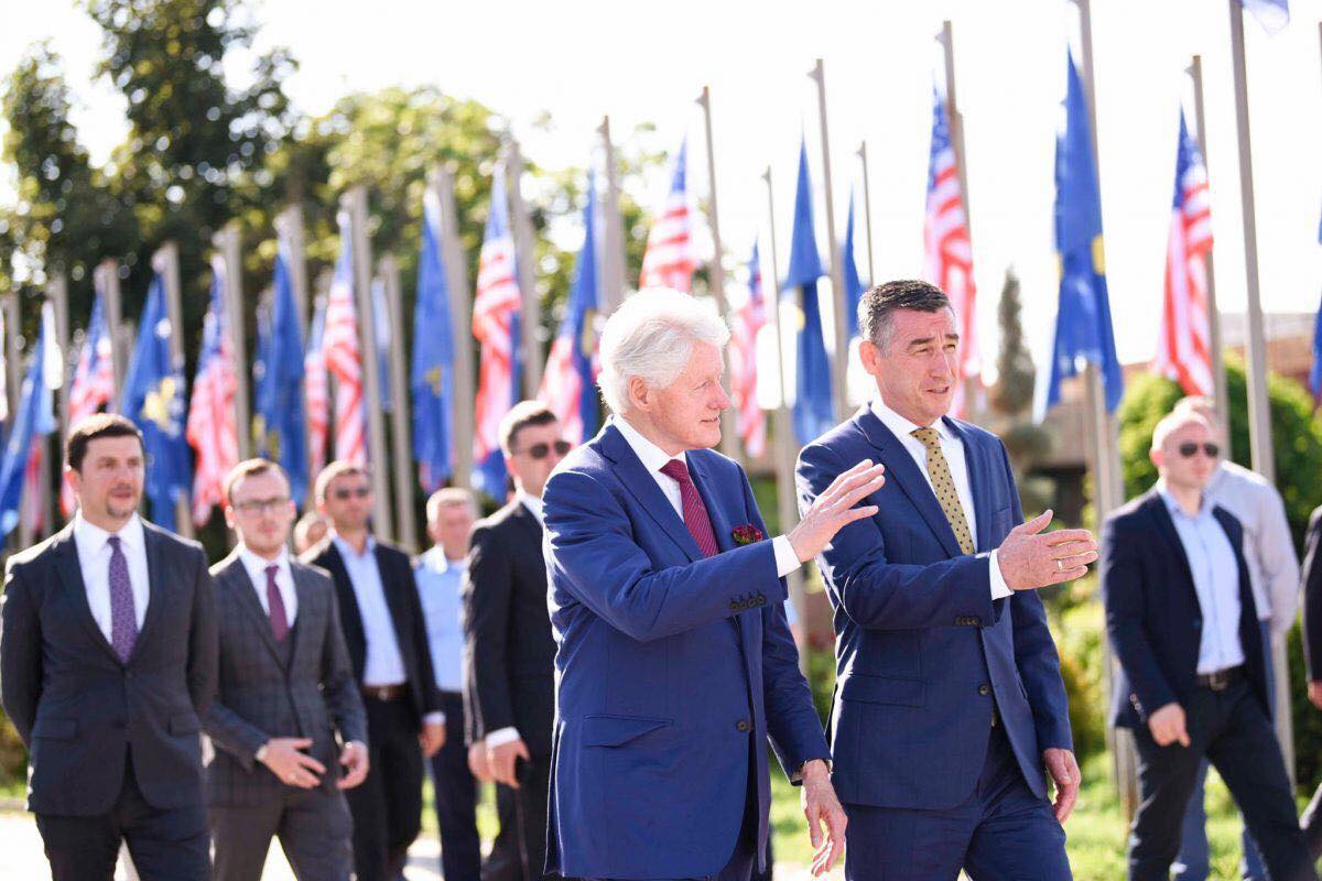 Bill Clinton i shkruan letër Kadri Veselit