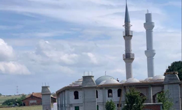 Profesori kritikon ndërtimin e katër minareve në xhamin e Obiliqit