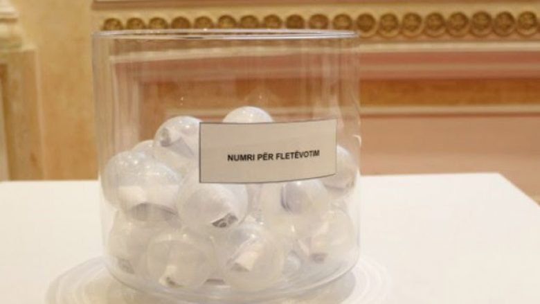 ​Subjektet politike nesër mësojnë renditjen në fletëvotimin e zgjedhjeve