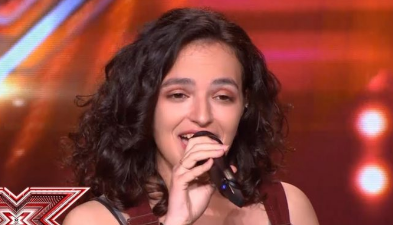 Ja si e mahnitë jurinë e “X Factor” shqiptarja 17-vjeçare