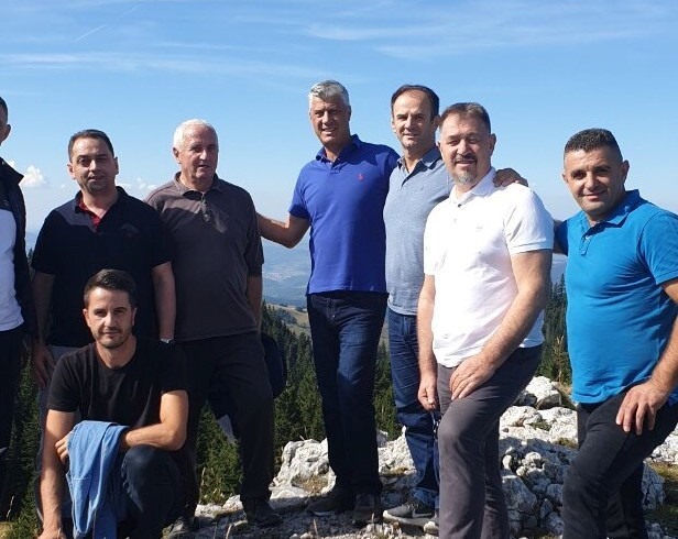 Thaçi me Sami Lushtakun e Hajredin Kuçin në Bjeshkët e Istogut