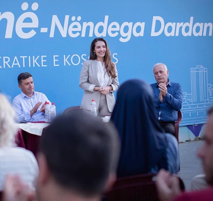 Kandidatja Ariana Musliu-Shoshi, takime të përzemërta me qytetarët e Dardanisë